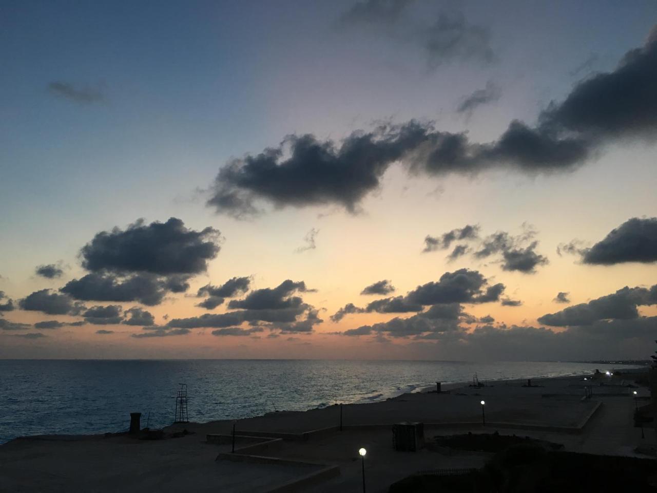 Beachfront Chalet In Green Beach, North Coast El Alamein Exteriör bild